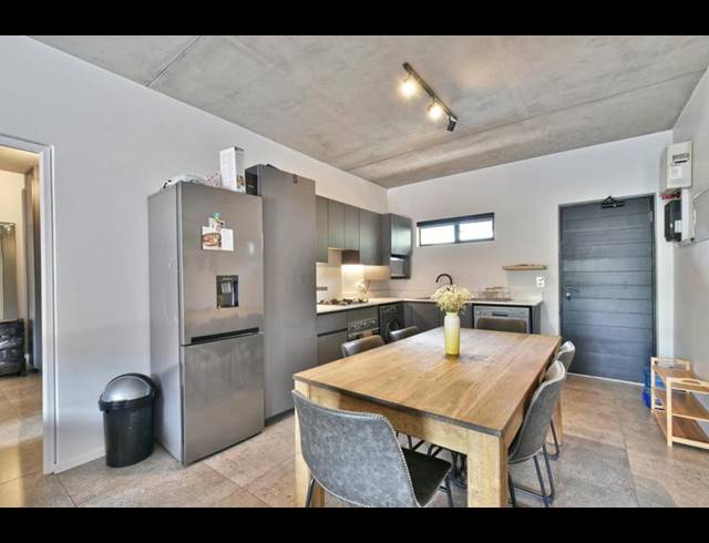 2 BEDROOM APARTMENT FOR SALE IN HYDE PARK